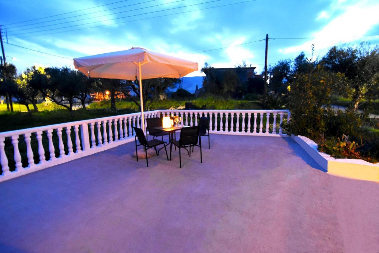 Casa Katina , Villa In Lagana, Agrilia Area ラガナス エクステリア 写真