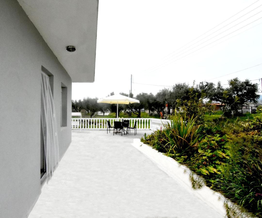Casa Katina , Villa In Lagana, Agrilia Area ラガナス エクステリア 写真